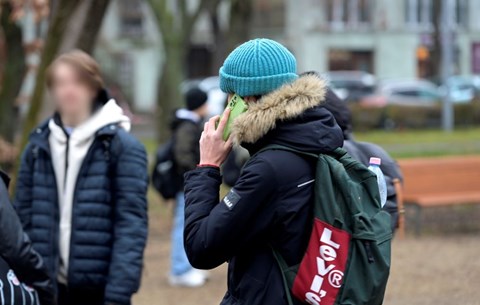 Még a tanárok sem tudták értesíteni a szülőket egyes iskolákban a bombariadóról, mert náluk sem volt telefon