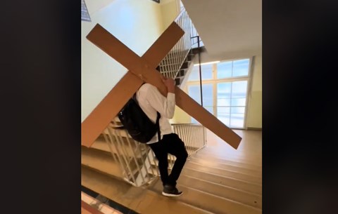TikTok-szemle: biblia és kereszt volt a legnépszerűbb kabala az érettségi első hetében 