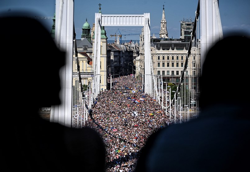 A menet eleje a Gellért téren, a vége a Deákon volt - több tízezren vonulhattak az idei Pride-on
