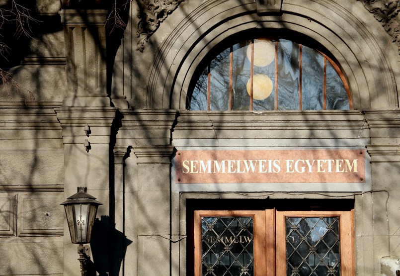 Felvételi 2025: hány pont lehet elég az orvosi egyetemre?