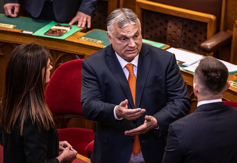Cabin: Suspicious cops and managers rubbed off on Orban's new government