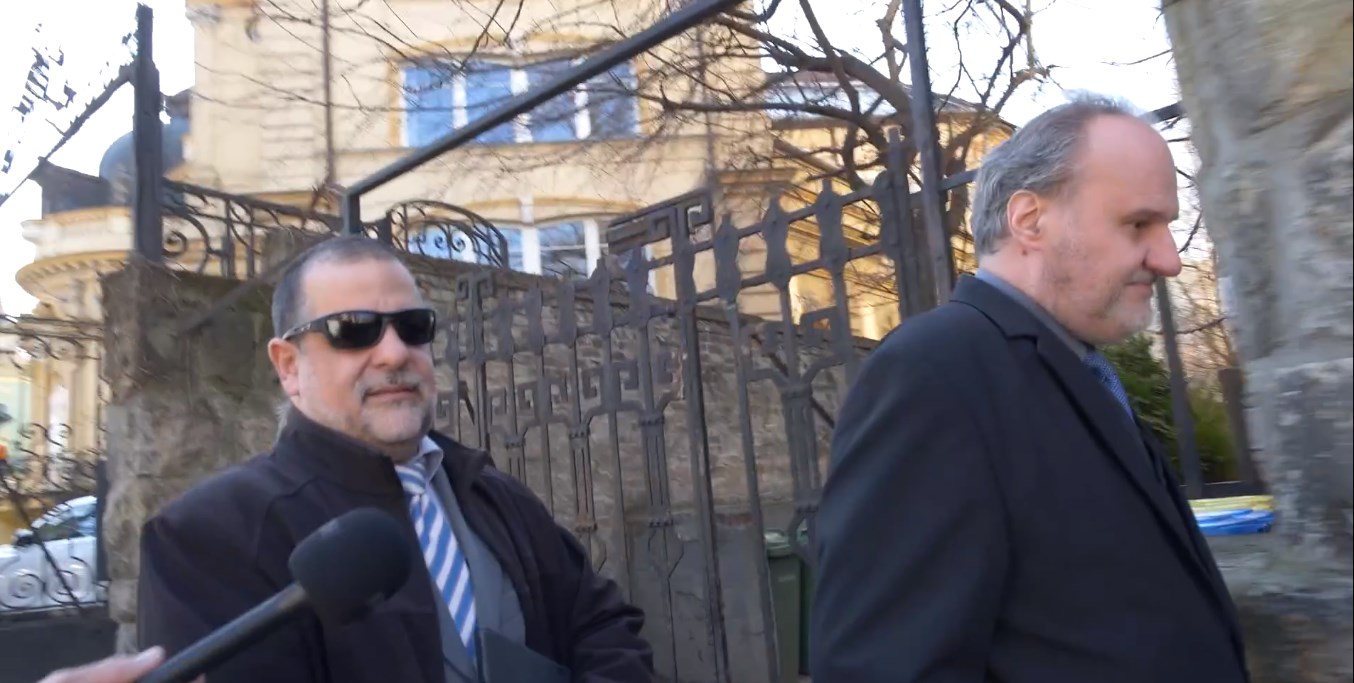 Balog Zoltán meghallgatásán gondterhelt arccal érkező és távozó emberekkel találkoztunk - videó