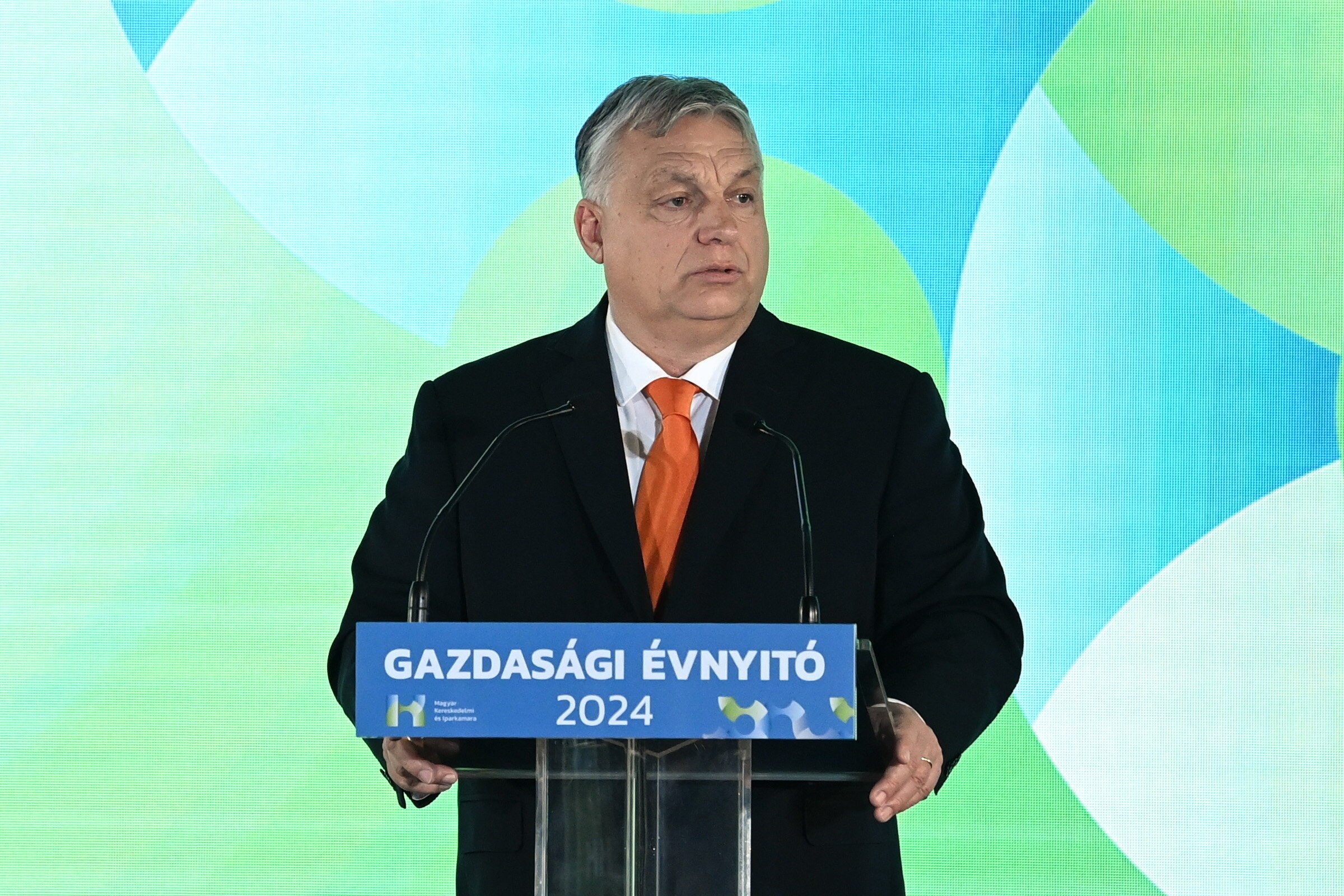 Úgy tűnik, Orbán lemondott a V4-ről