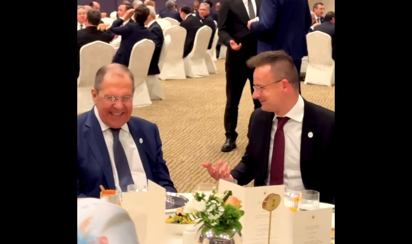 Szijjártó hangulatos videót posztolt arról, ahogy az orosz külügyminiszterrel kacarászik Törökországban