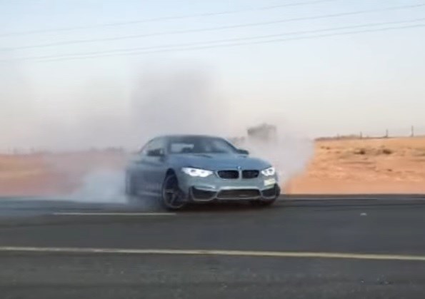 Papírok nélküli BMW-jével driftelgetett valaki Győrben, amíg el nem kapták