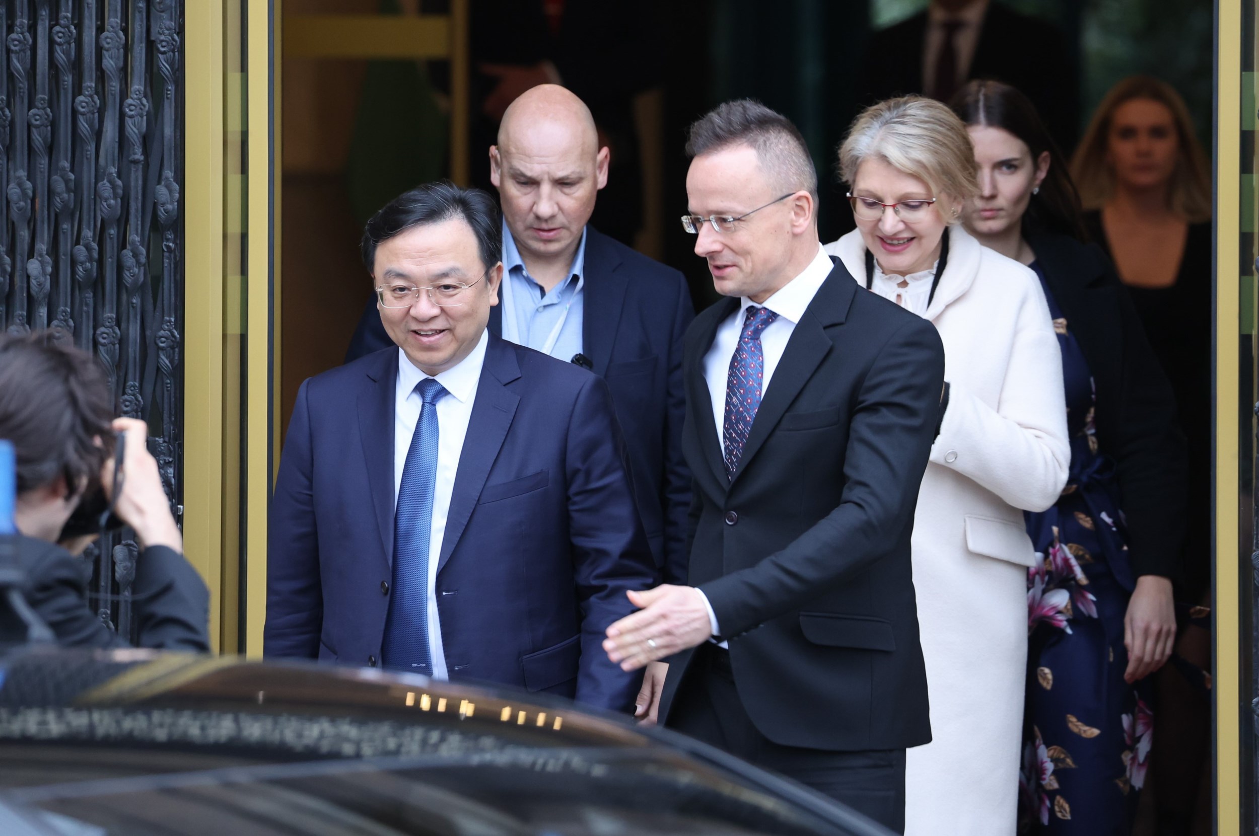 Economy: We met Szijjártó as he left the Foreign Ministry with the BYD leader, Butka was also present