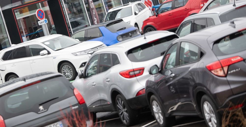 Őrült drágulás után olcsóbbak lettek a használt autók, bár típusa válogatja