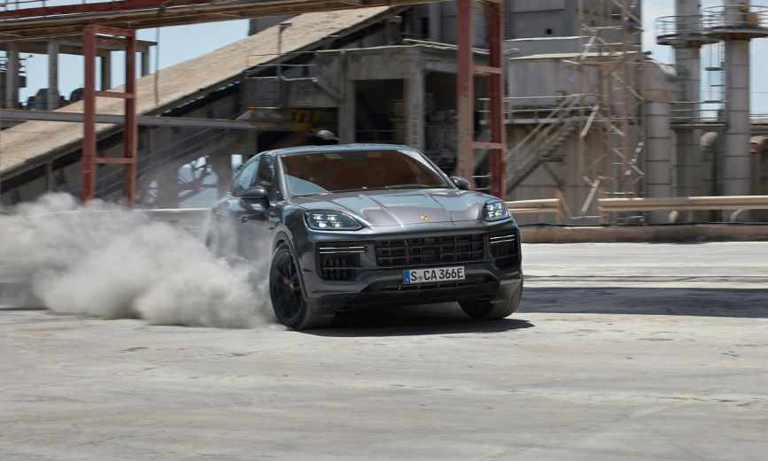 Új rekordra pörögtek a Porsche eladások, tarol a Cayenne SUV