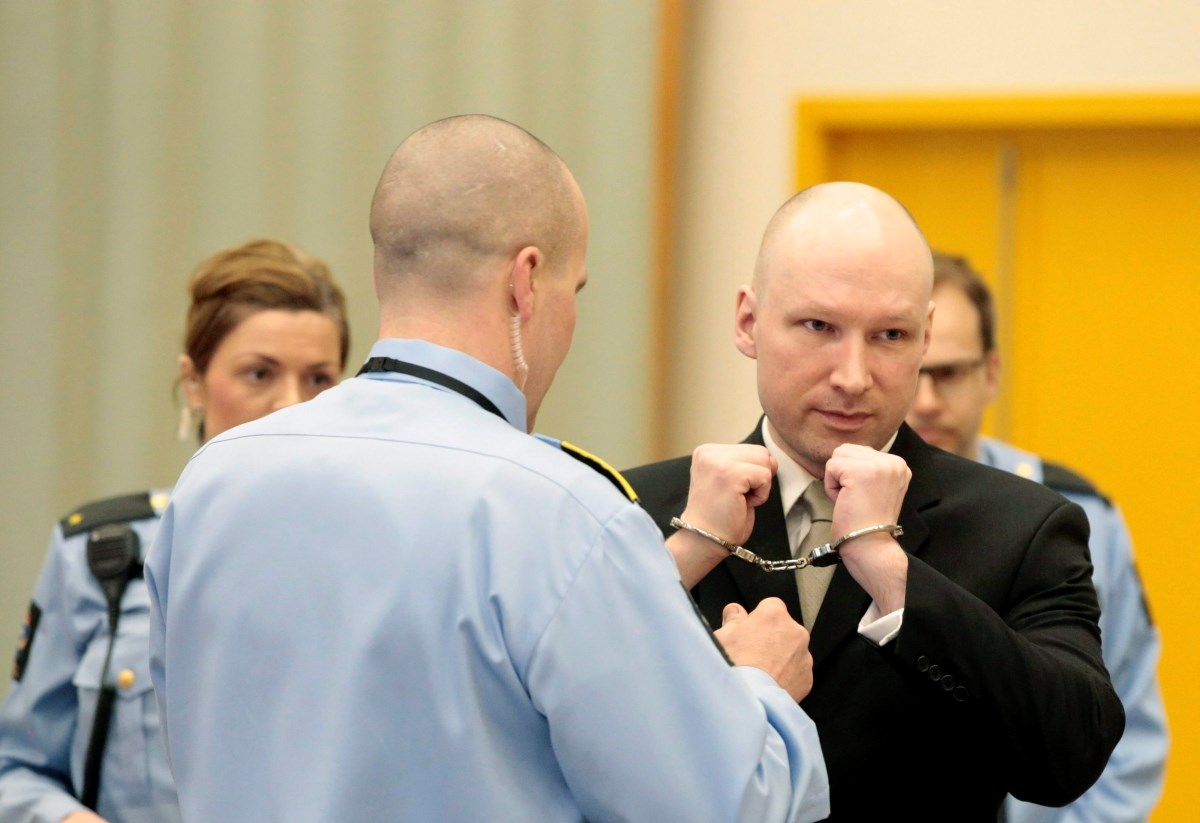 Elvesztette a pert Anders Breivik, magánzárkában marad a norvég tömeggyilkos