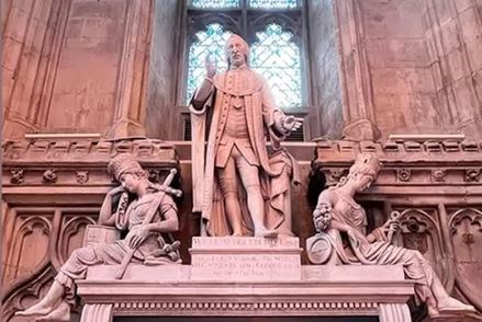 Londonban nem ledöntik, megmagyarázzák a rabszolgatartó polgármester szobrát