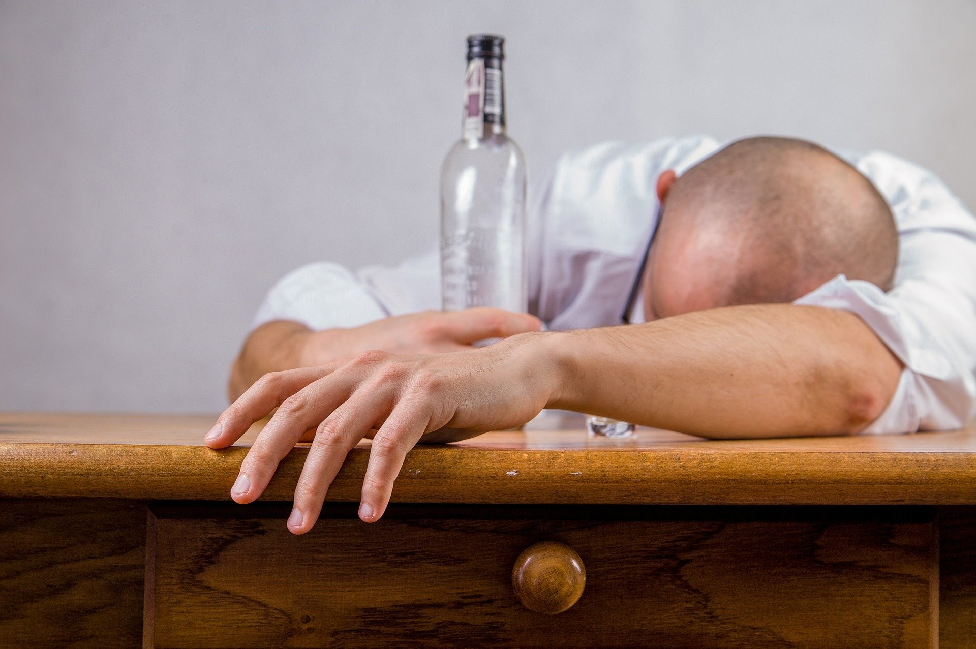 Klinikai vizsgálat indul, miután rájöttek, hogy az egyik népszerű elhízás elleni szer segíthet az alkoholizmuson is