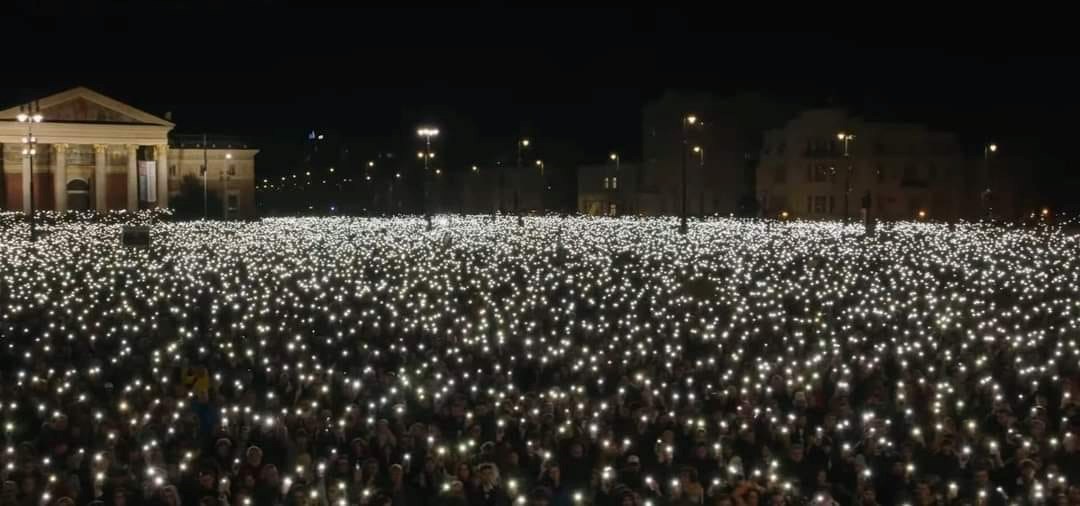 Az eredeti adminisztrátorokat kipenderítve nyúlták le az egyik legnagyobb ellenzéki Facebook-csoportot