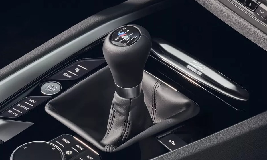 Árral szemben: új kéziváltót kapott a BMW izgalmas modellje