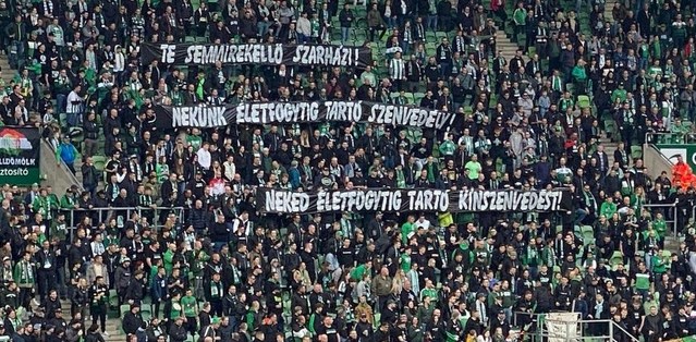 „Te semmirekellő szarházi” – molinón üzentek a Fradi-ultrák Tordai Bencének
