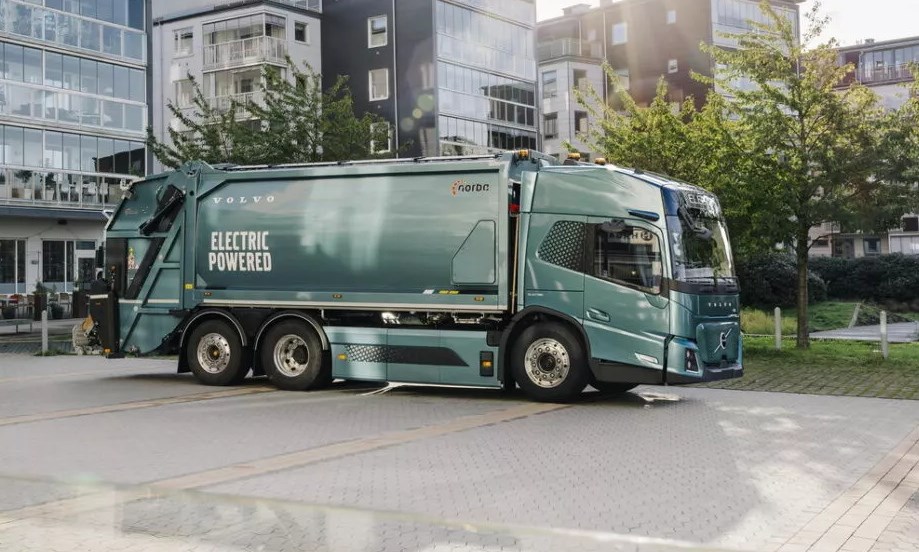 Hangtalanul suhanó kukásautó, íme a Volvo első 100 százalékban elektromos újdonsága