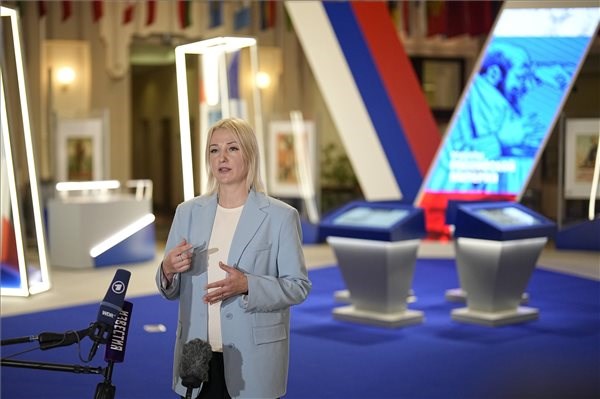 Mundo: La ex personalidad televisiva que pide el fin de la guerra no puede competir contra Putin