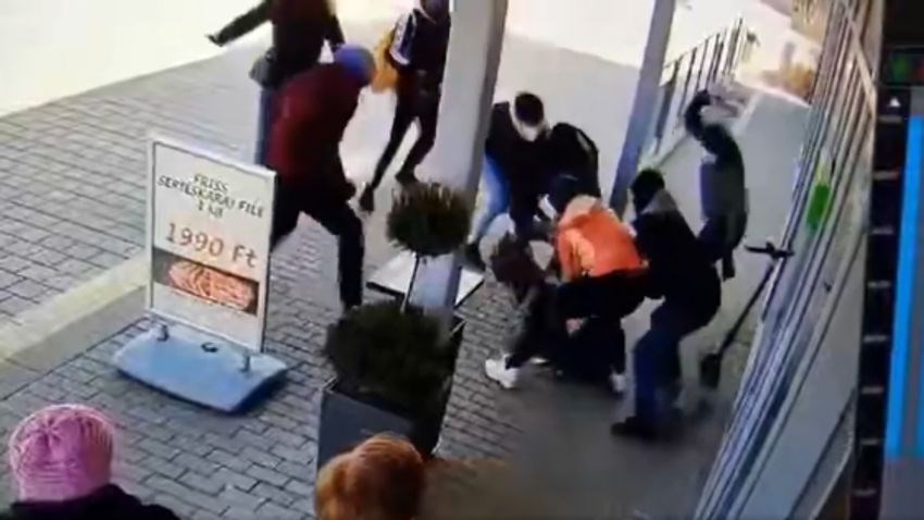 Budapesti antifa-támadások: Három évet kapott az egyik elkövető, a fő vádlott és egy társuk mindent tagadnak