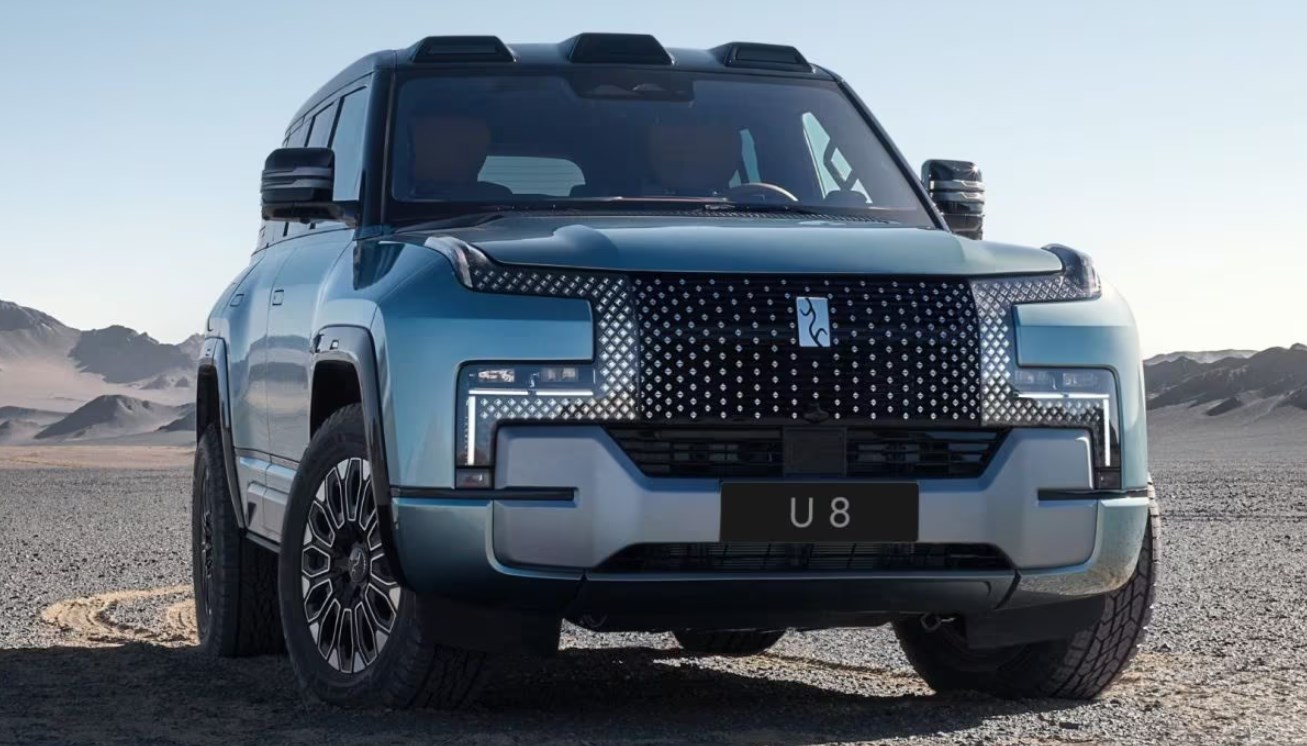 A Range Rovernek és a Mercedes G-osztálynak is ellenfelet állít a kínai BYD