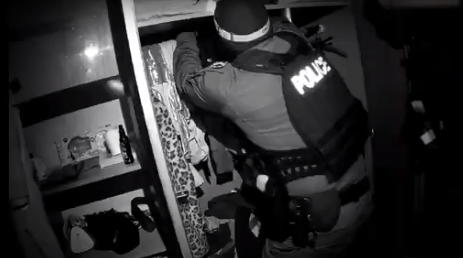 Falba vájt rejtekhelyéről rángatták elő a többszörösen körözött férfit a rendőrök – videó