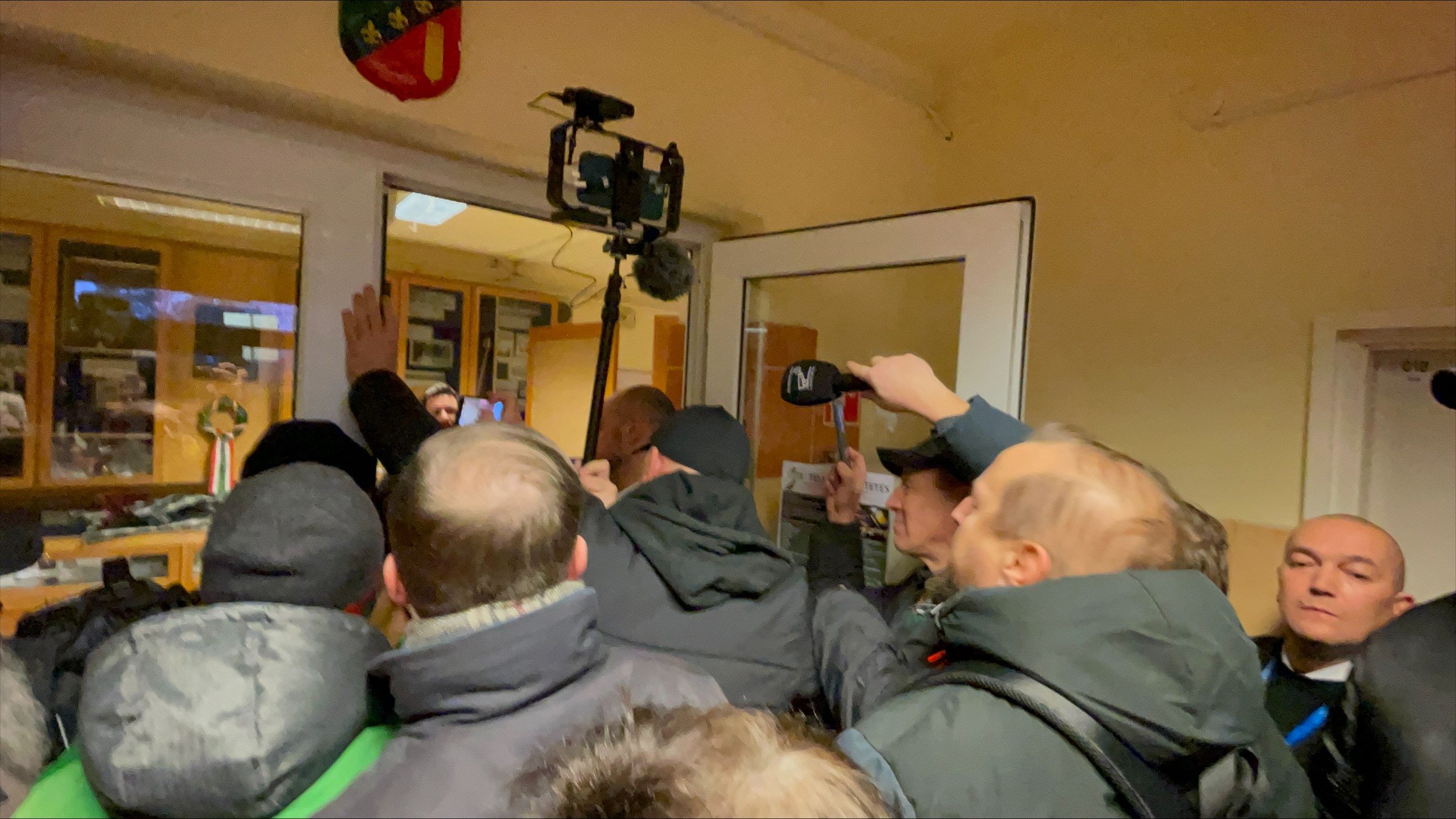 Sóskúti akkutájékoztató: hazazavarták a helyiek a polgármesterüket