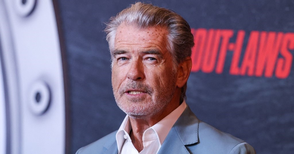 Bíróság elé kell állnia Pierce Brosnannek, amiért letért a turistaútról a Yellowstone Nemzeti Parkban