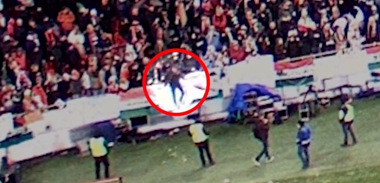 Bokáját törte, amikor a pályára ugrott a Puskás Arénában, és még vádat is emeltek ellene  – videó