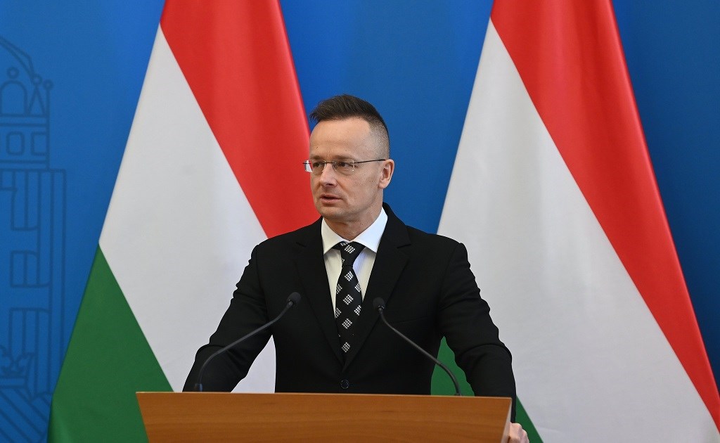 Szijjártó előre odaszólt a Budapestre érkező amerikai szenátoroknak