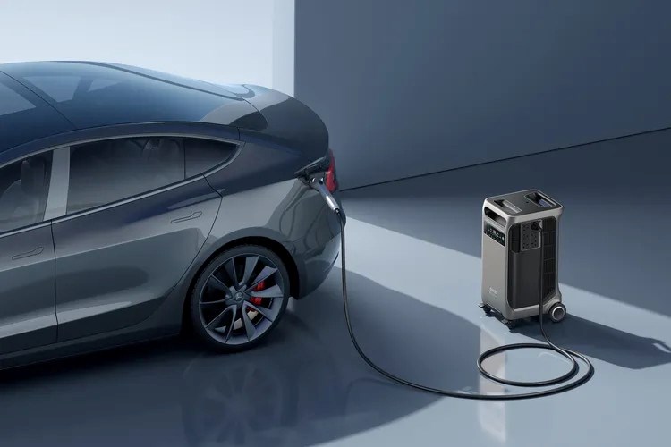 Az áramszünet többé nem probléma: ez a guruló erőmű napokig ellát árammal egy egész házat, még az elektromos autót is tölti