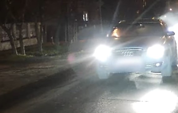 Lángba borult utastérrel közlekedett egy Audi a XVI. kerületben – videó