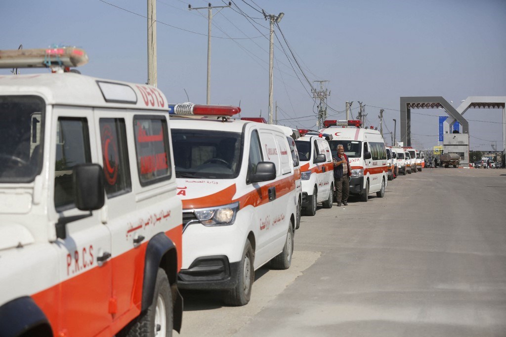 A Hamász átadta az első túszokat a Vöröskeresztnek