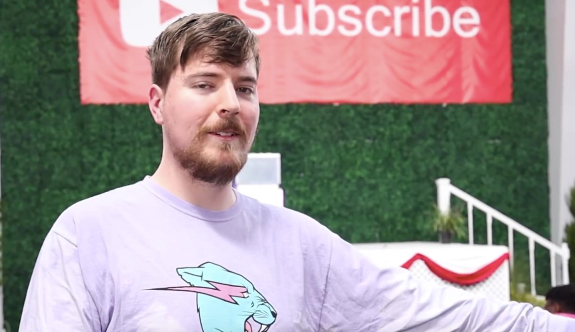 „Nem engedhetsz meg magadnak” – kikosarazta Elon Muskot a YouTube egyik leggazdagabb videósa