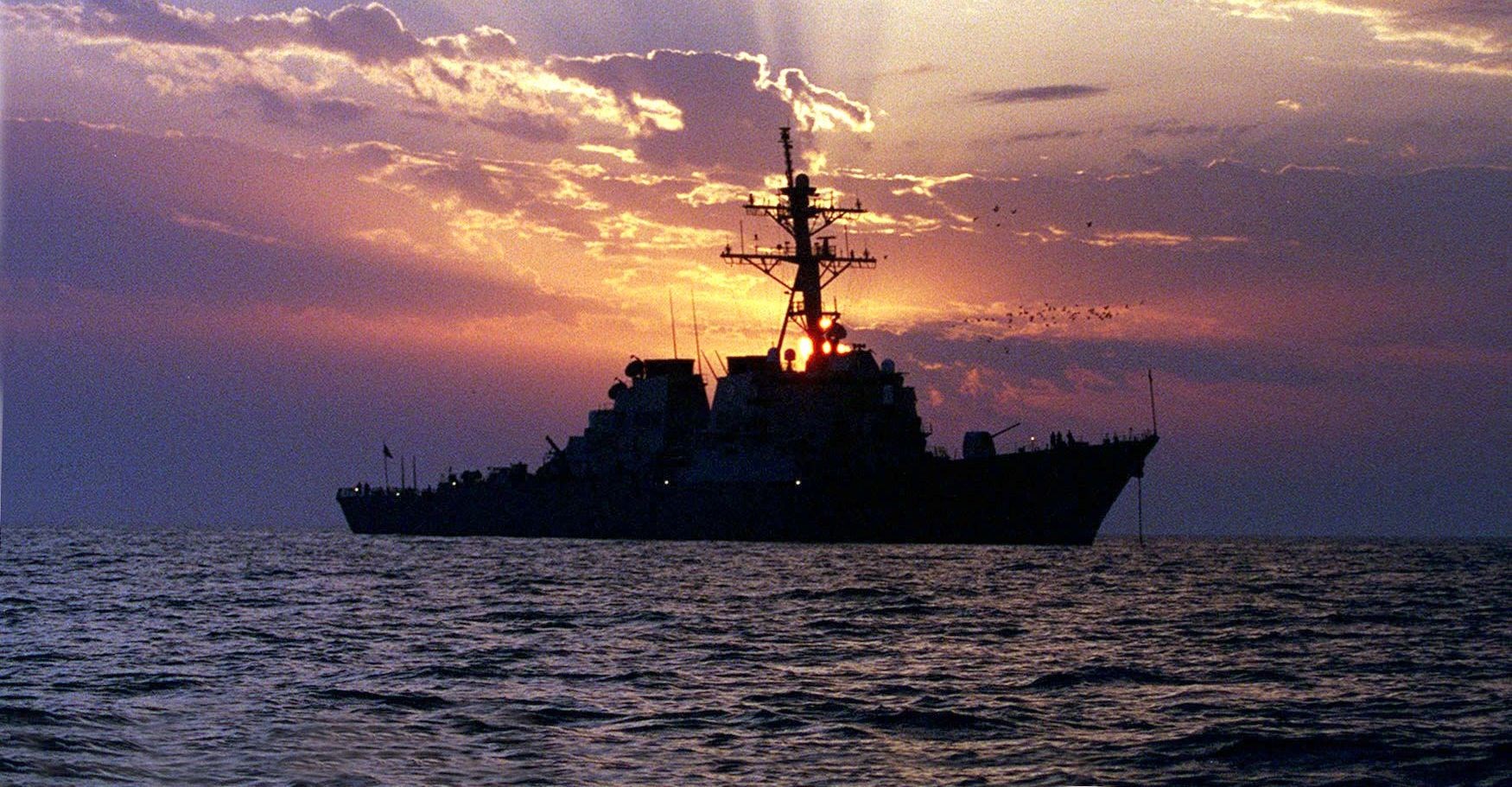 Jemenből kilőtt rakéták három kereskedelmi hajót találtak el, amelyeknek amerikai hadihajó nyújtott segítséget a Vörös-tengeren