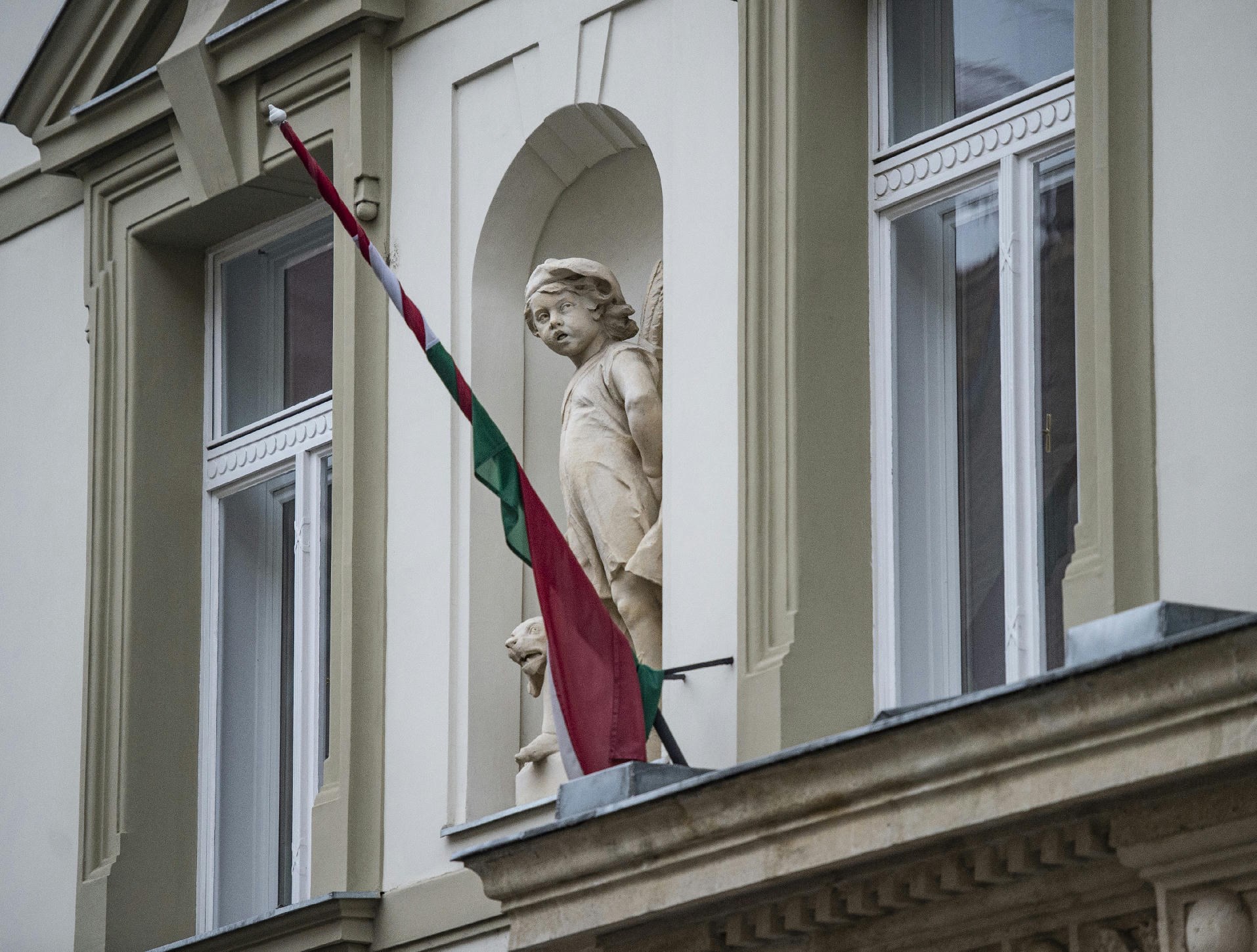 Kutatóintézetek az Orbán-kormány árnyékában: tudósok közt rezsimszolgák