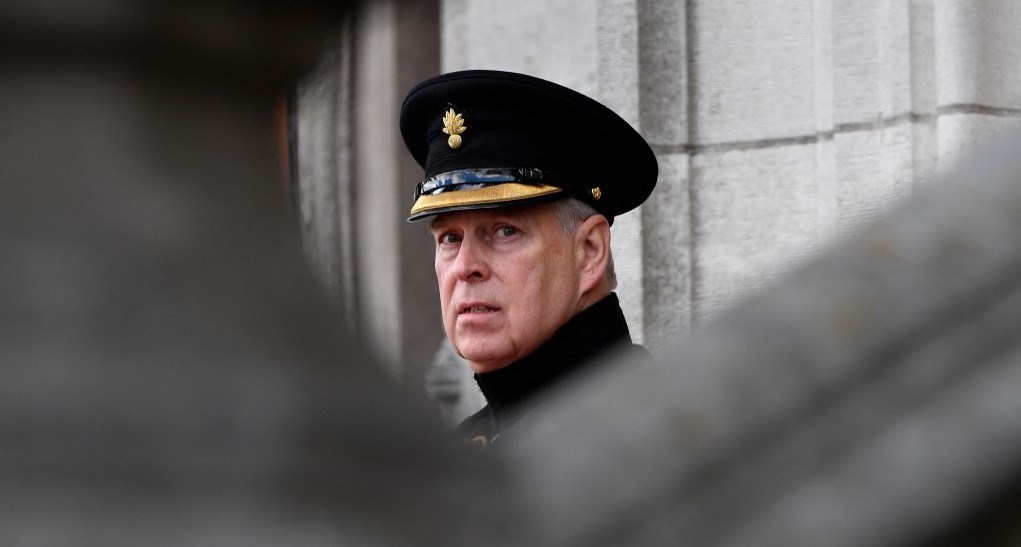 Az egyik áldozat azt állítja, Epstein szexvideókat készített Clintonról, András hercegről és Sir Richard Bransonról is