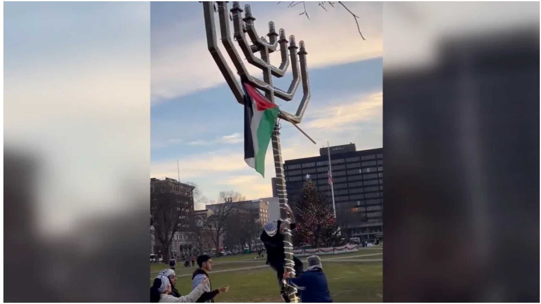 Palesztin zászlóval takartak le egy menórát a Yale Egyetem kampuszán