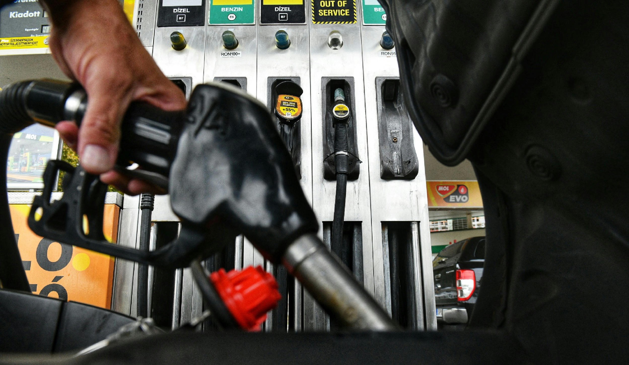 Ásványolaj-szövetség: Újra üzemanyaghiányt okozna, ha a kormány visszavezetné a hatósági árakat