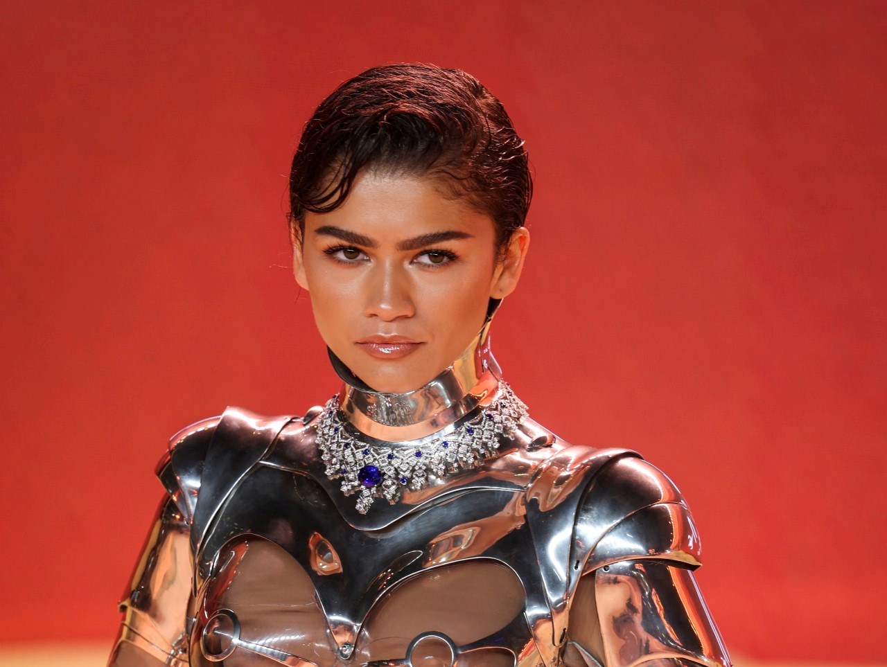 Zendaya átlátszó műanyag mögé "bújtatta" testét a Dűne második részének premierjén
