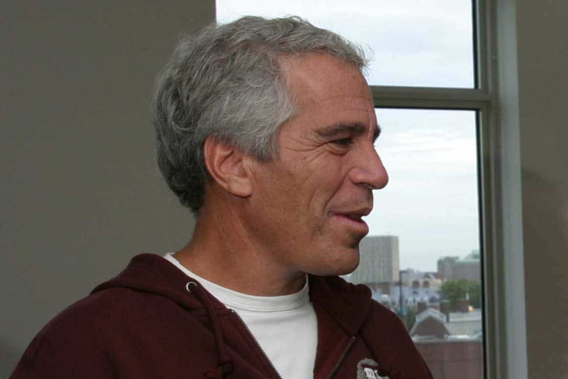 Clinton és Trump neve is előkerült az Epstein-ügy nyilvánosságra hozott dokumentumaiból