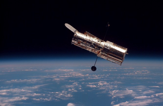 100 órán át nézte az univerzum sötétjét a Hubble, aztán jött a meglepetés