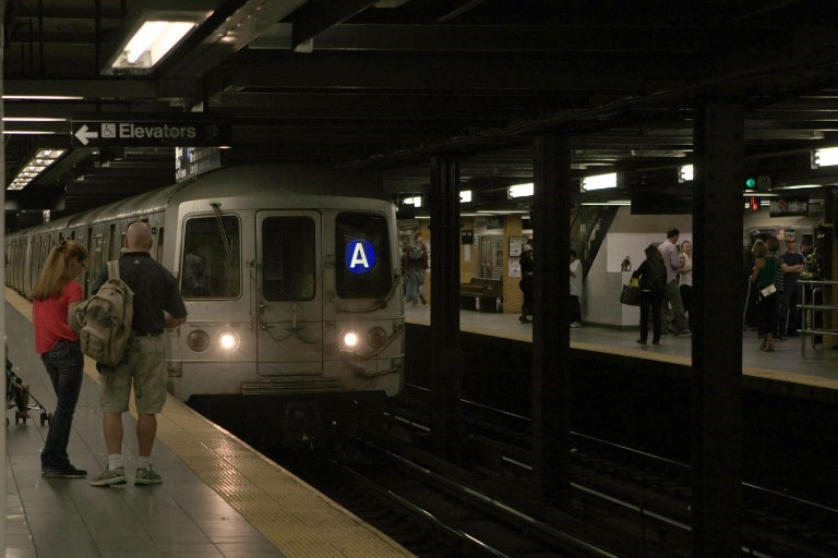 Lövöldözés volt a New York-i metróban, egy ember meghalt
