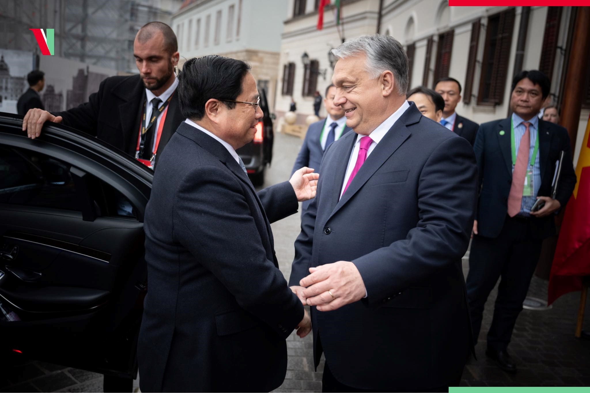 Kézen fogva sétált Budapesten Orbán Viktor és a vietnami miniszterelnök