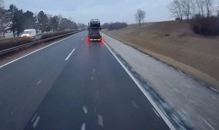 Eltakarították a tömeges defektet okozó fémhulladékot az M1-esről