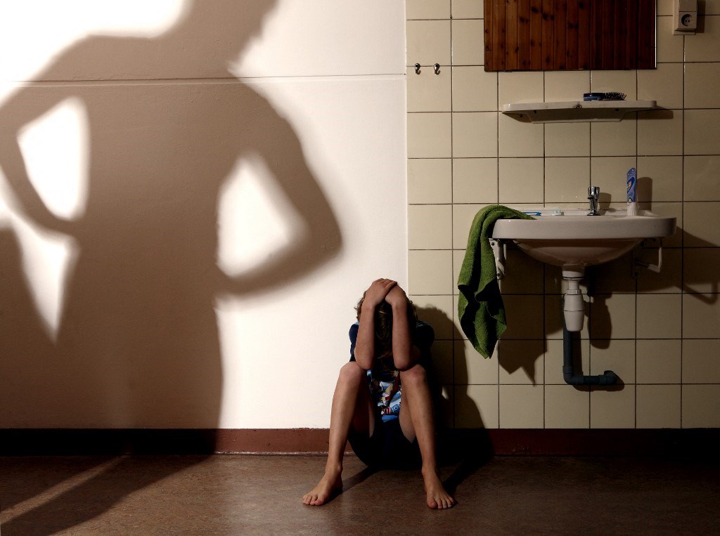 Visszavonta a pedofil exrendőr volt edző városi kitüntetését hétfőn Szigetszentmiklós képviselő-testülete