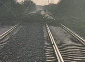 Cientos de personas se perdieron en la vía abierta del Ferrocarril Balaton el viernes por la noche, pero los vuelos de Gyor y Beach también fueron víctimas de la tormenta.