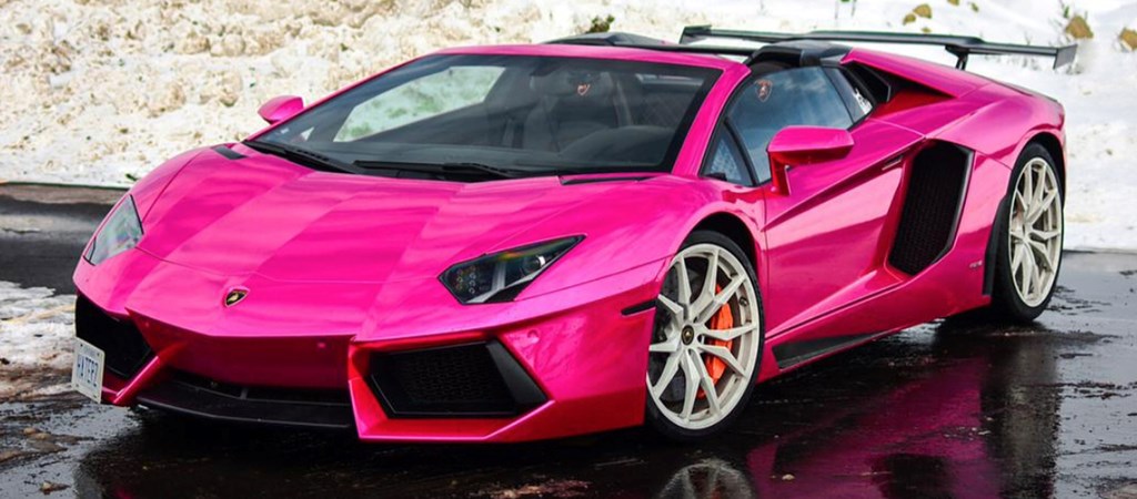 Autó: Barbie rózsaszín ez a 700 lóerős Lamborghini, de nem ezért vitték el  a rendőrök 
