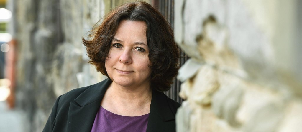 Kult: „Fuck NER” – versben üzent Erdős Virág Novák Katalinnak | hvg.hu