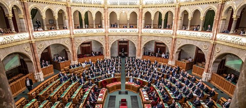 Jövő héten szavazhat a parlament a státusztörvényről 