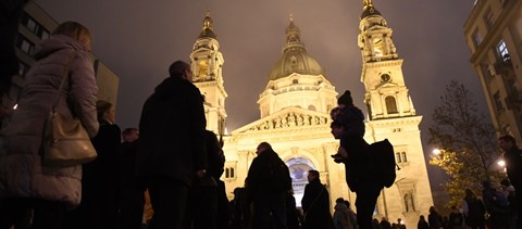 Tanárballagás, sztrájktárgyalás és nagy egyetemi spórolások - elhoztuk a hét legfontosabb híreit