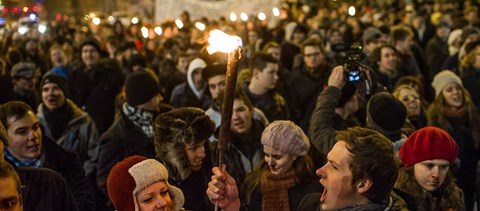 Gimnazisták is csatlakoznak a diáktüntetésekhez: Pécsen ülősztrájkolnak