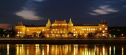 A nap képe: így nézne ki Budapest egyik legszebb egyeteme díszkivilágításban